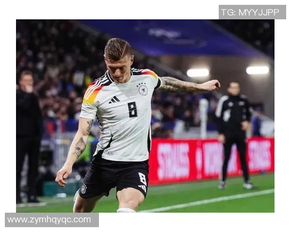 克罗斯在足球世界中的崛起与影响力分析：从天才少年到中场大师的成长之路